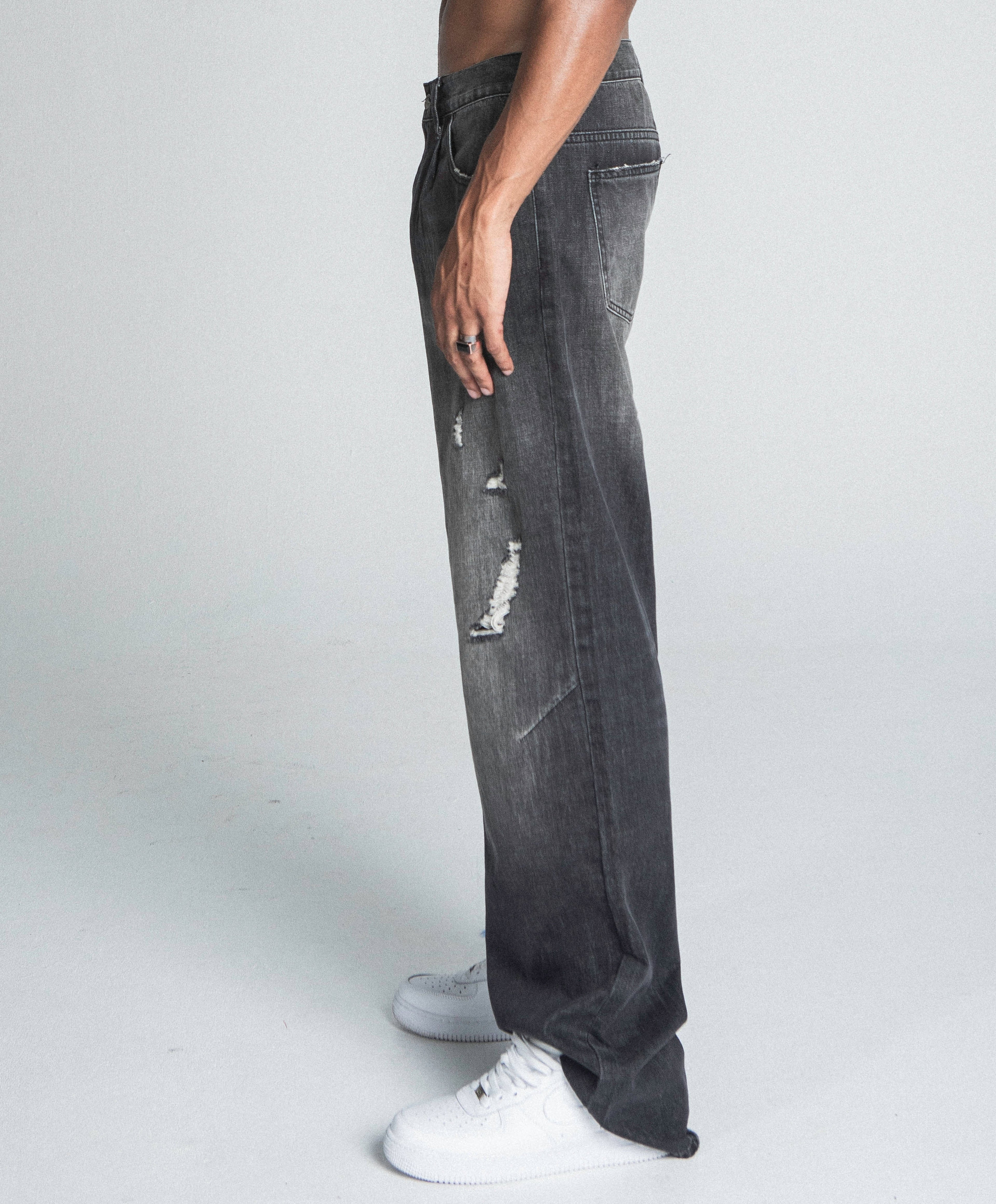 AJ09B-2 BLACK DISTRESSED BAGGY JEANS