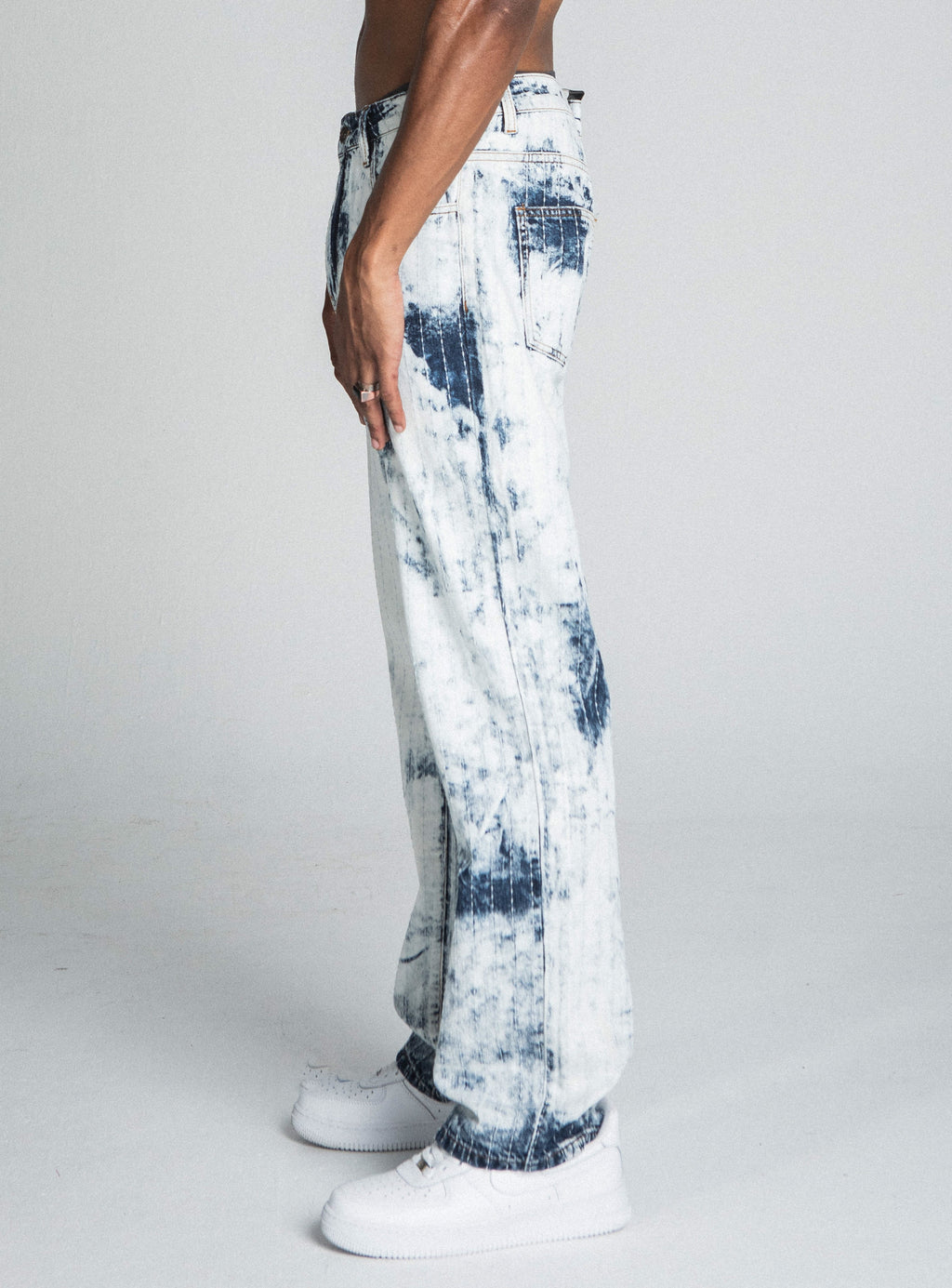 AJ01L-1 DARK BLUE/WHITE TIE DYE THREAD LINE LOOSE JEANS